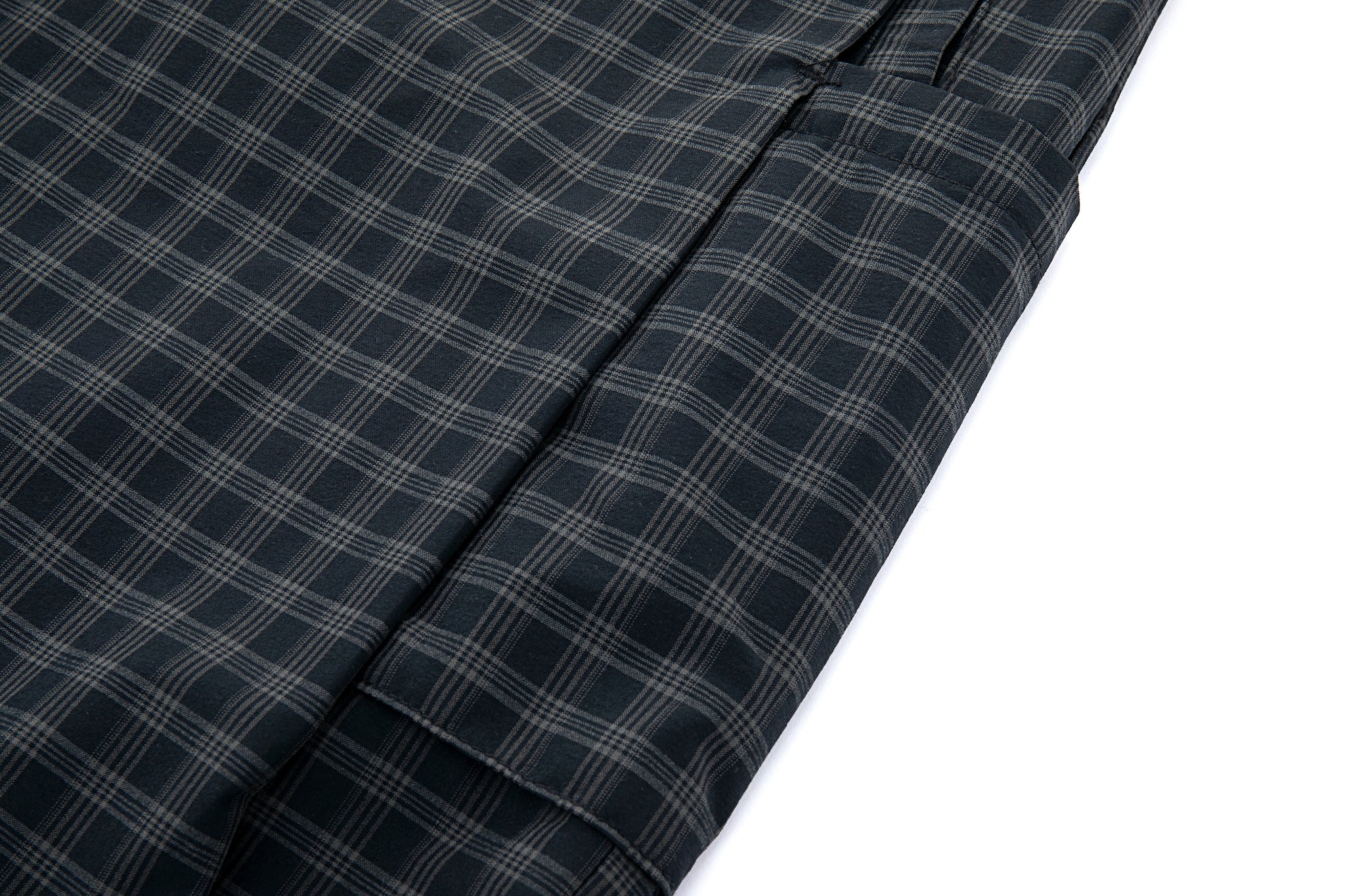 Check Pattern Cargo Shorts – Black Grid, Relaxed Fit, Pleated - Image 13