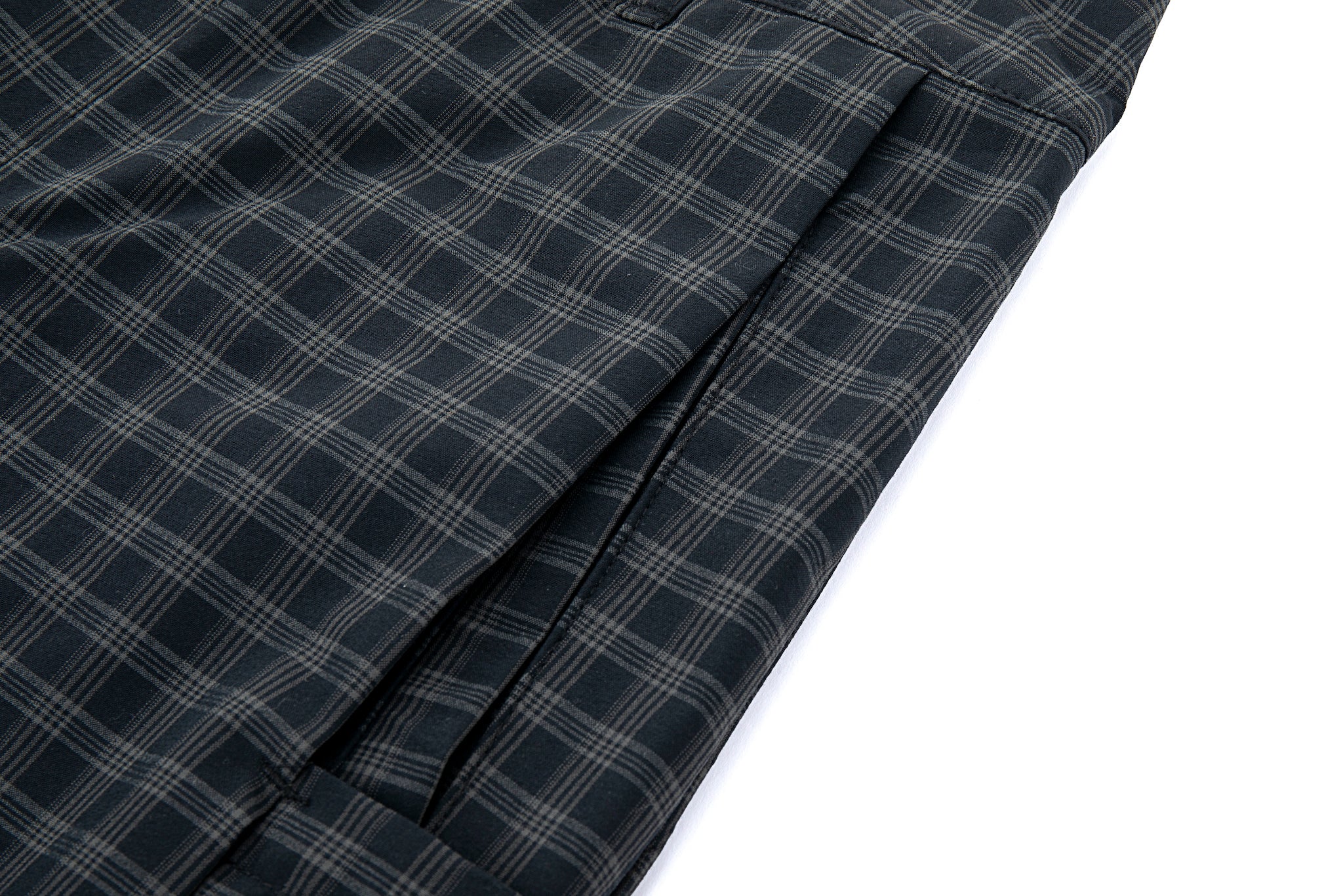 Check Pattern Cargo Shorts – Black Grid, Relaxed Fit, Pleated - Image 15
