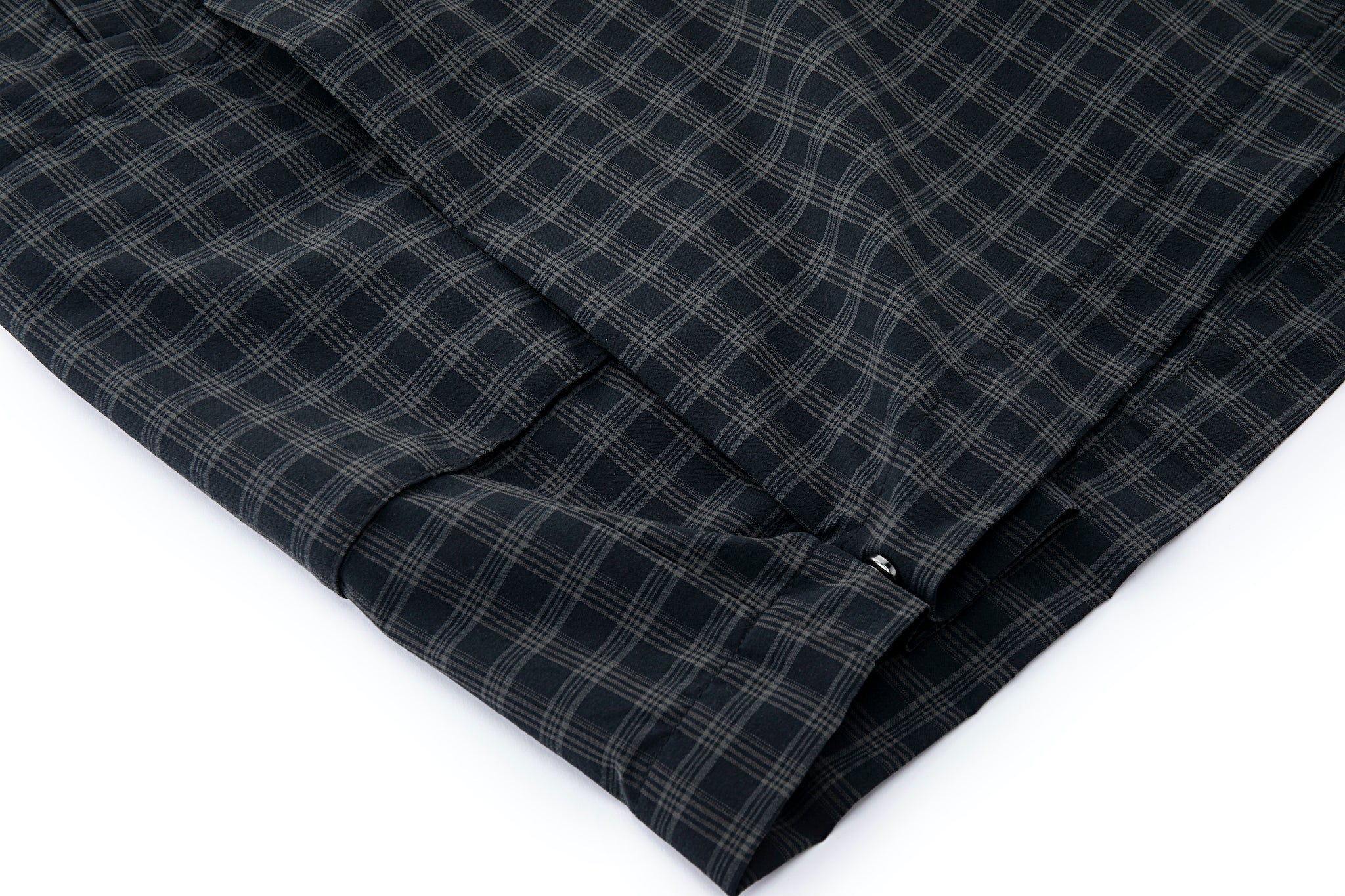 Check Pattern Cargo Shorts – Black Grid, Relaxed Fit, Pleated - Image 16