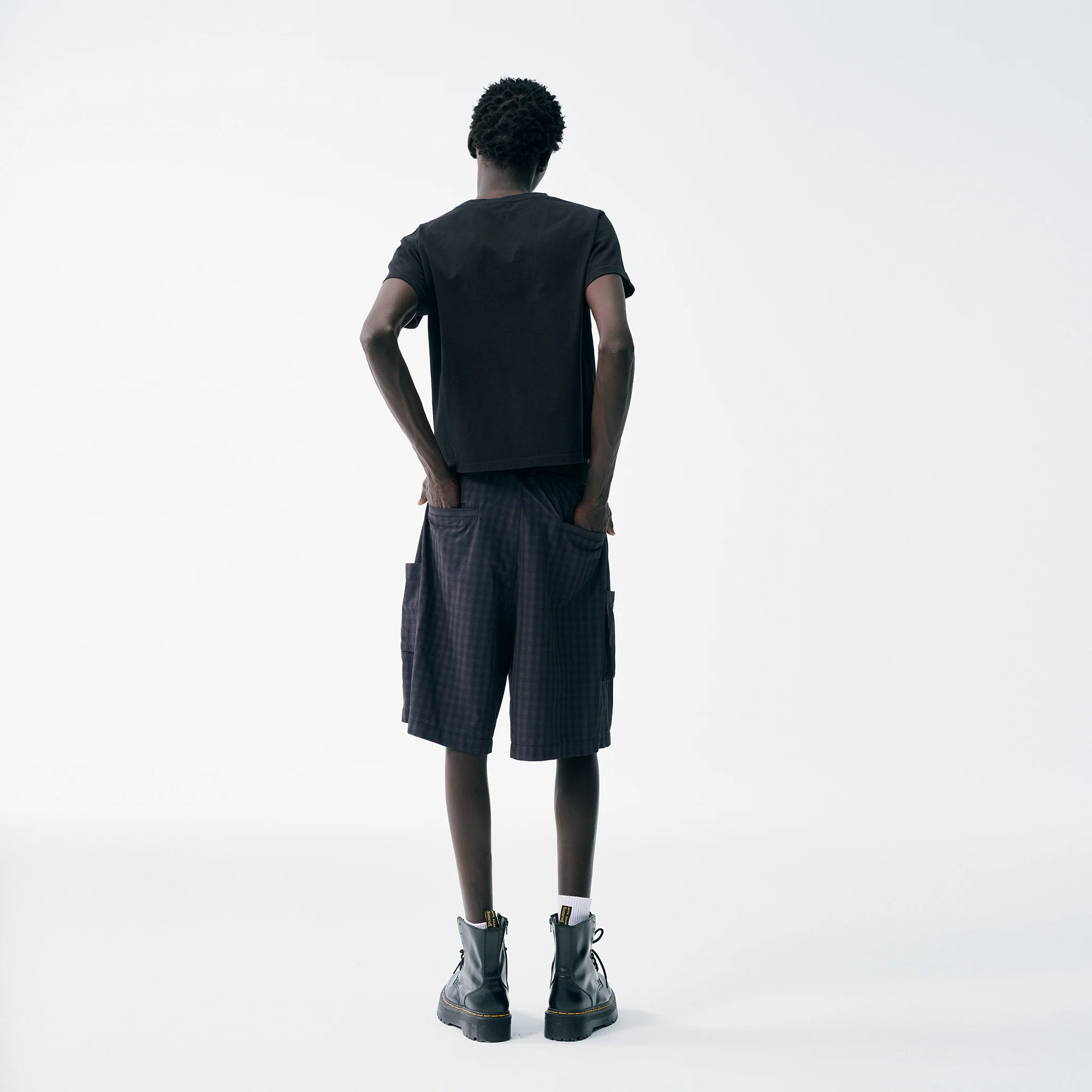 Check Pattern Cargo Shorts – Black Grid, Relaxed Fit, Pleated - Image 9