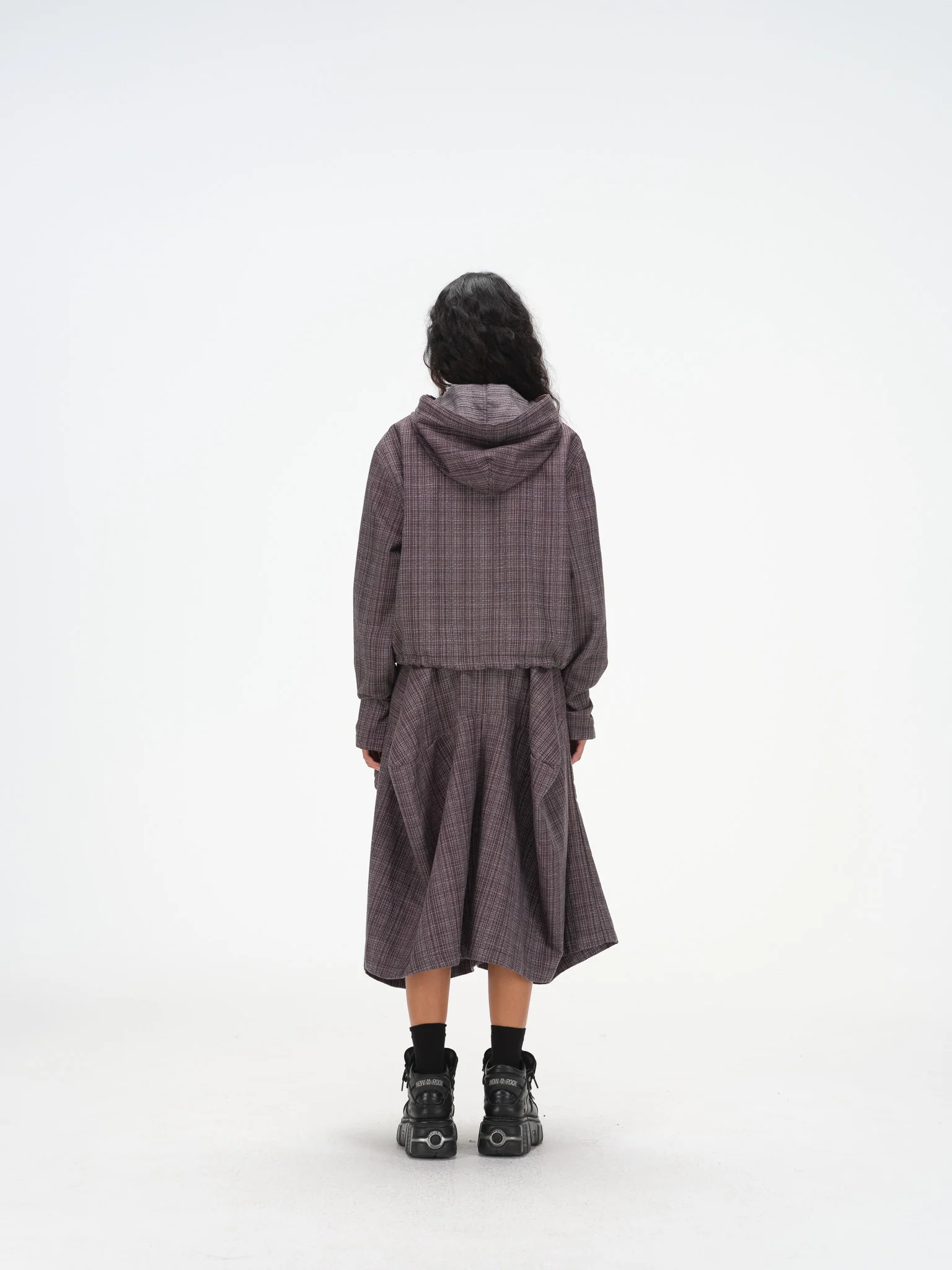 Gridline Lightweight Cropped Hooded Jacket - Dark Grey - Image 12